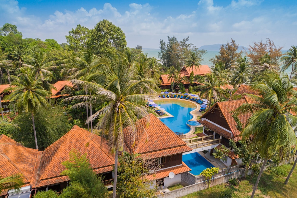 Coral Hotel Bangsaphan 56/62