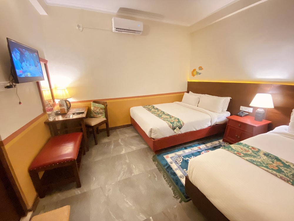 SUPERIOR, DOUBLE OR TWIN BED