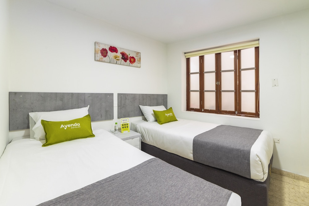 ROOM, TWIN BEDS
