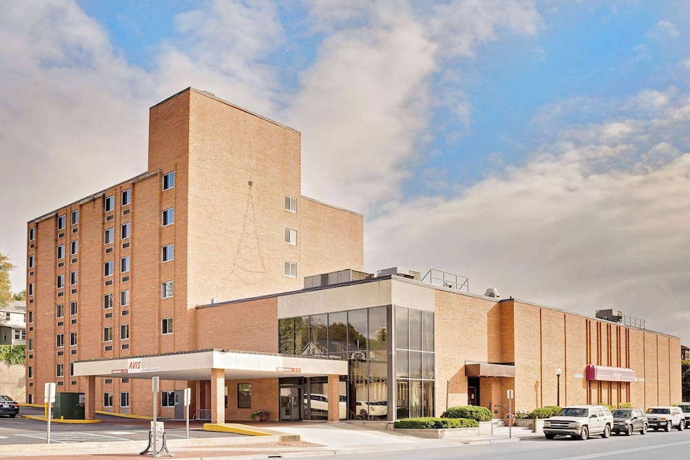 Ramada by Wyndham Marquette 2/59