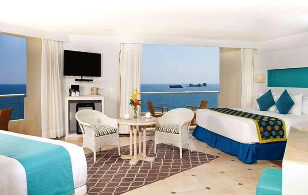 Sun Club, Family Suite, 2 Double Beds, Ocean Front
