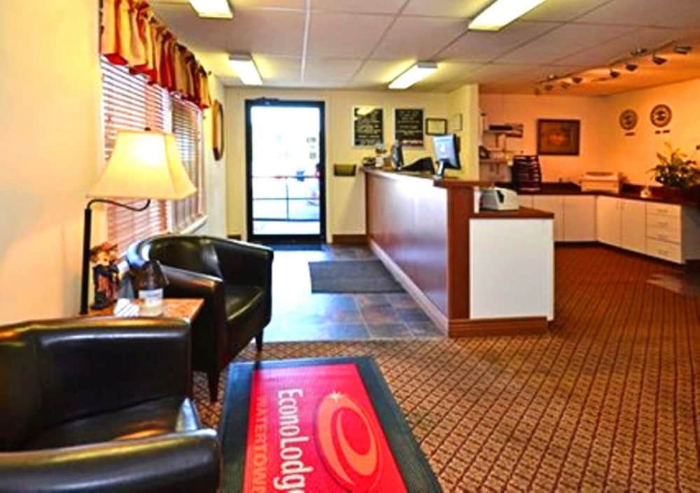 Adirondack Efficiencies Ex Econo Lodge Watertown 4/43