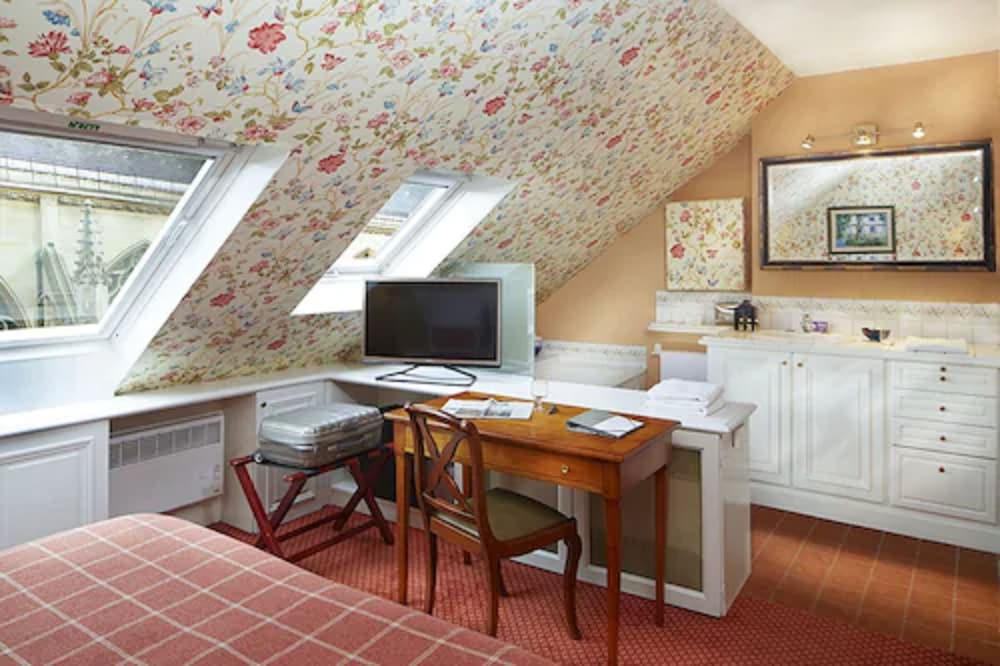 Relais Du Louvre 42/46