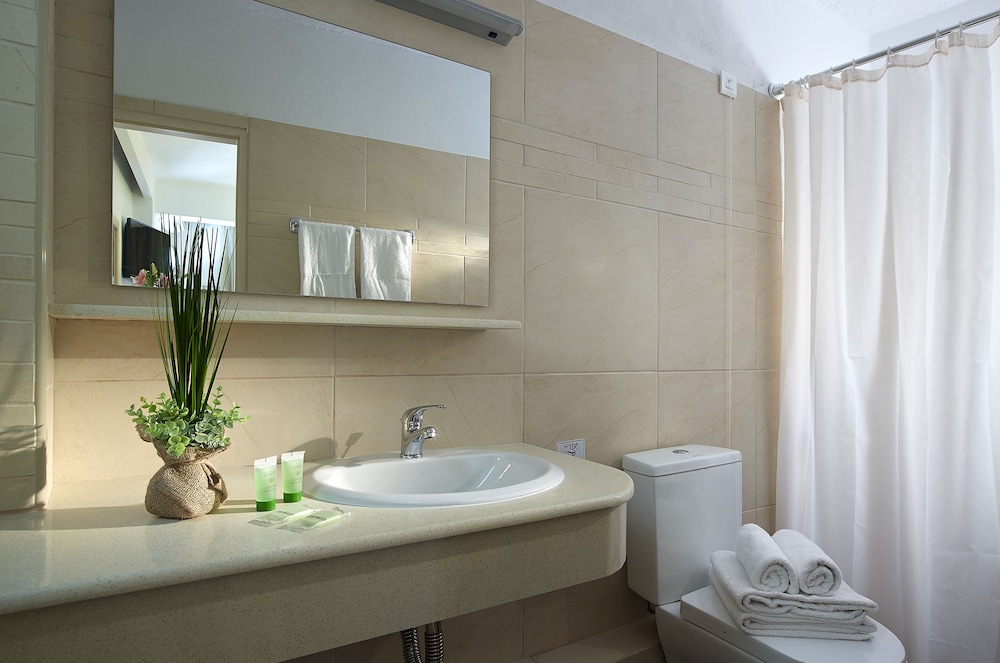 CHC Coriva Beach Hotel and Bungalows 24/75