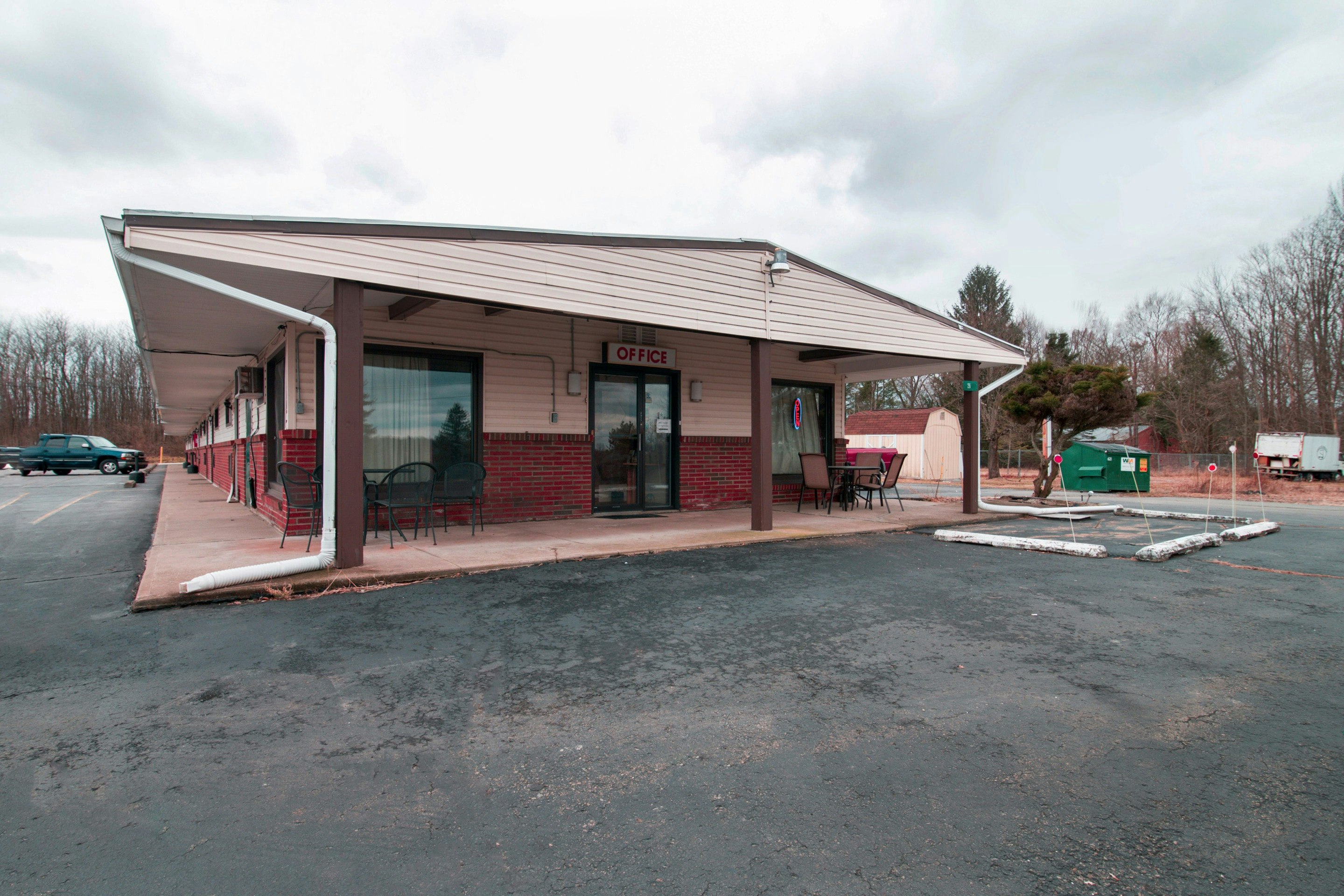 Hotel Dalton PA I-81 3/46