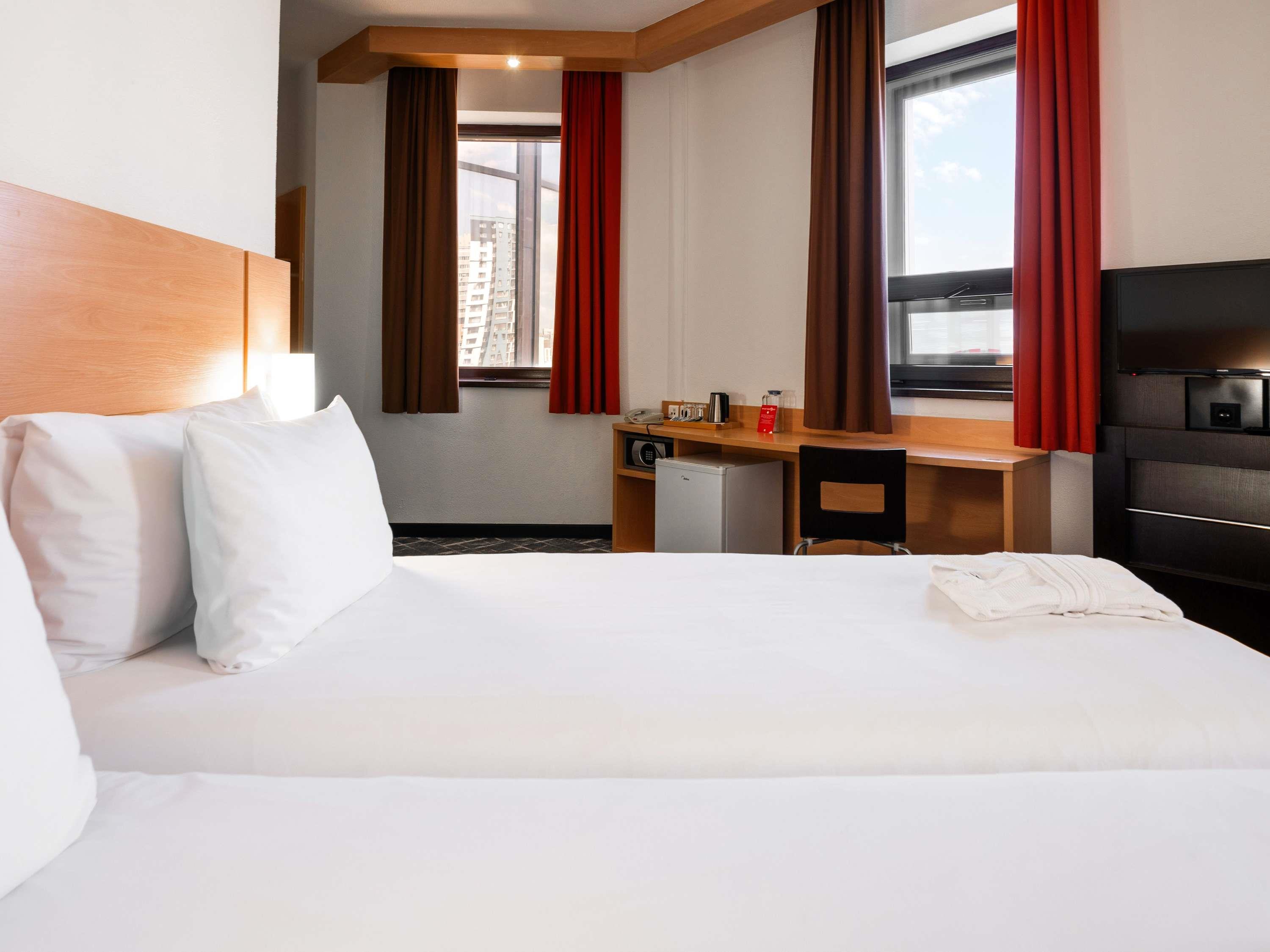 Room, Twin Beds, City View, Ibis Astana Hotel 5/10