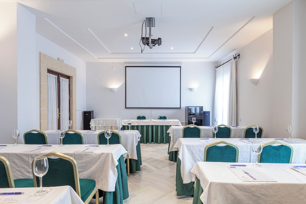 Duque de Najera Hotel 96/106