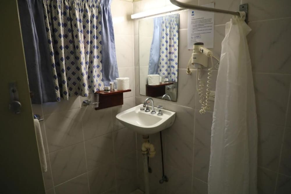 Huon Gulf Hotel and Apartments 25/49