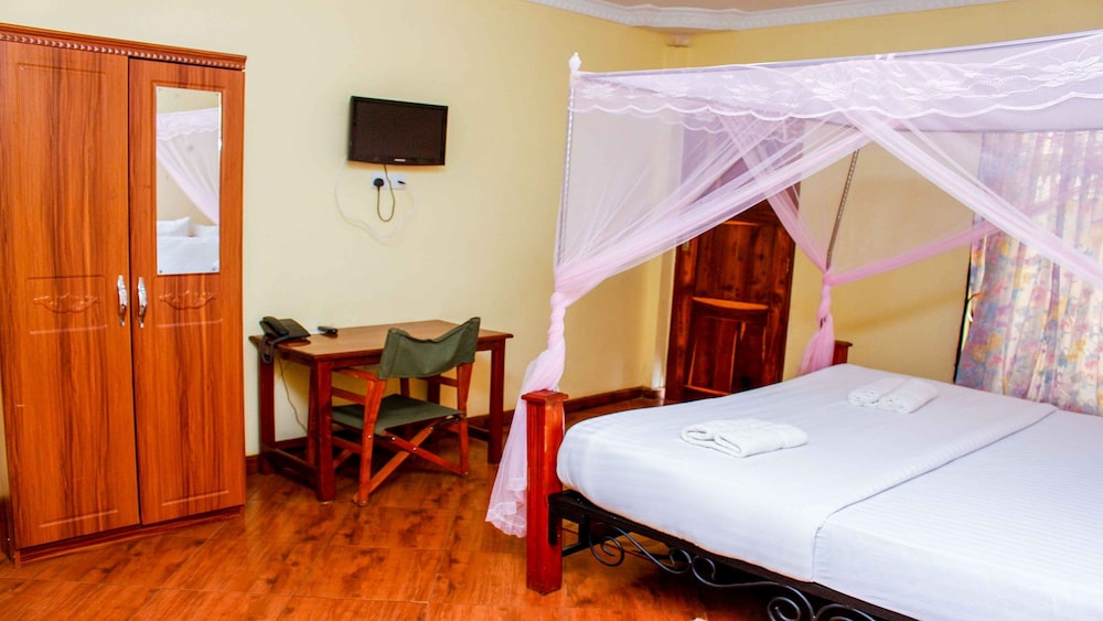 DELUXE, KING BED, GARDEN VIEW