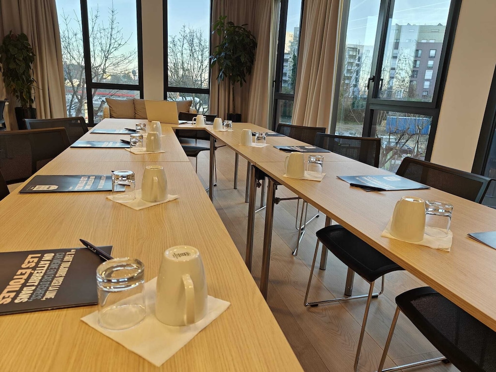 Kyriad Prestige Asnieres-Sur-Seine 38/45