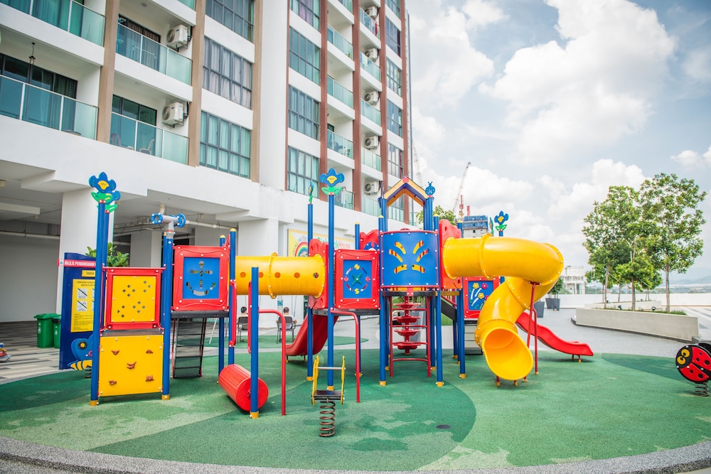 One Amerin Mall & Suites 38/50