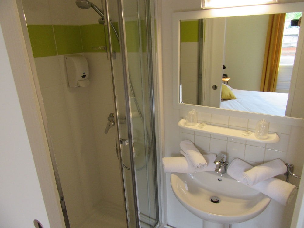 Sorti P Tit Dej Hotel Saintes 44/50