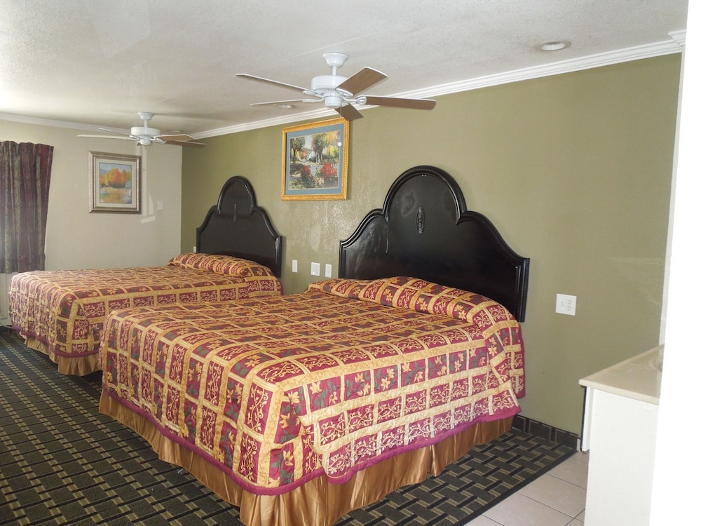 Castaway Motel 17/48