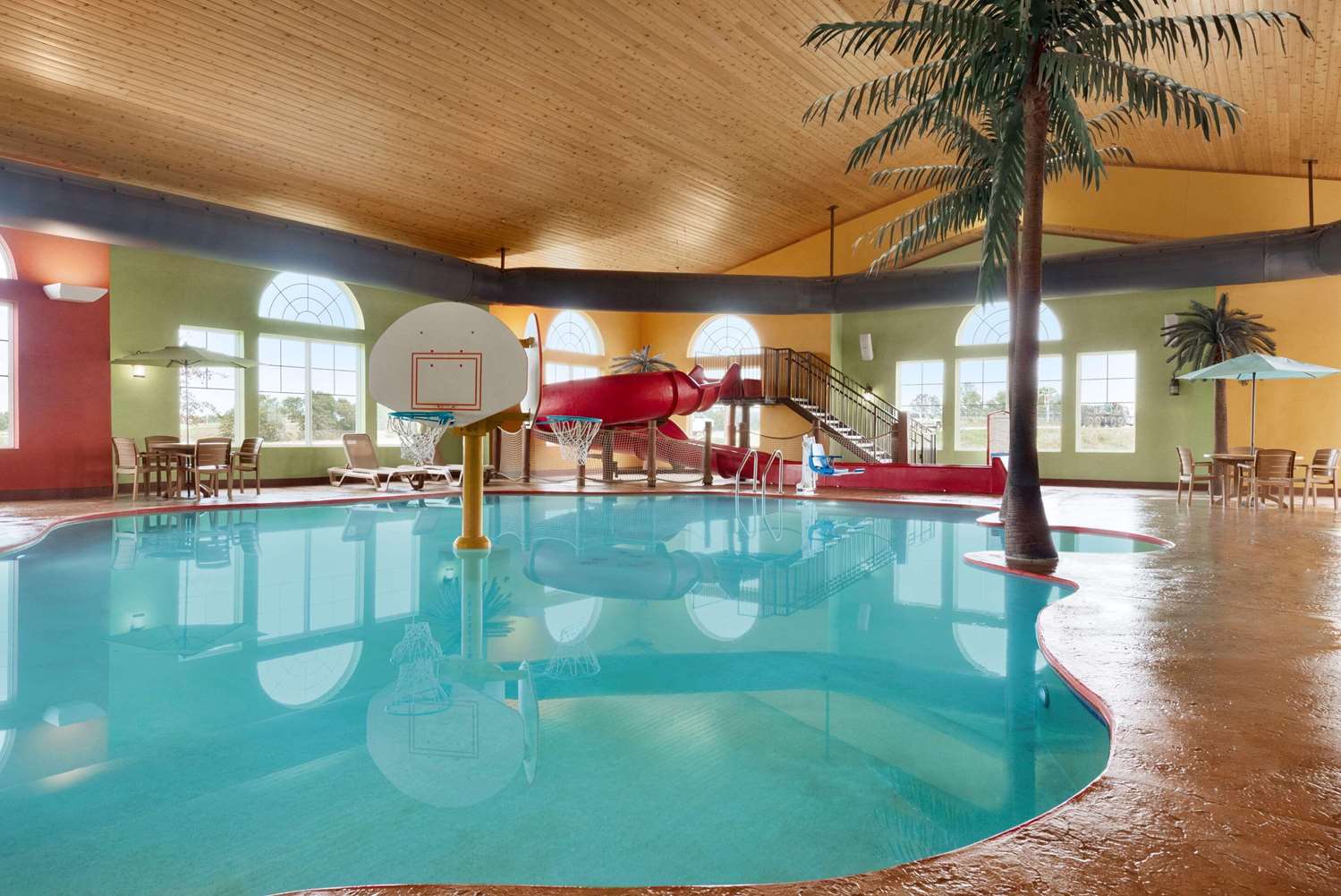 Country Inn & Suites By Radisson, Appleton North, WI 18/35