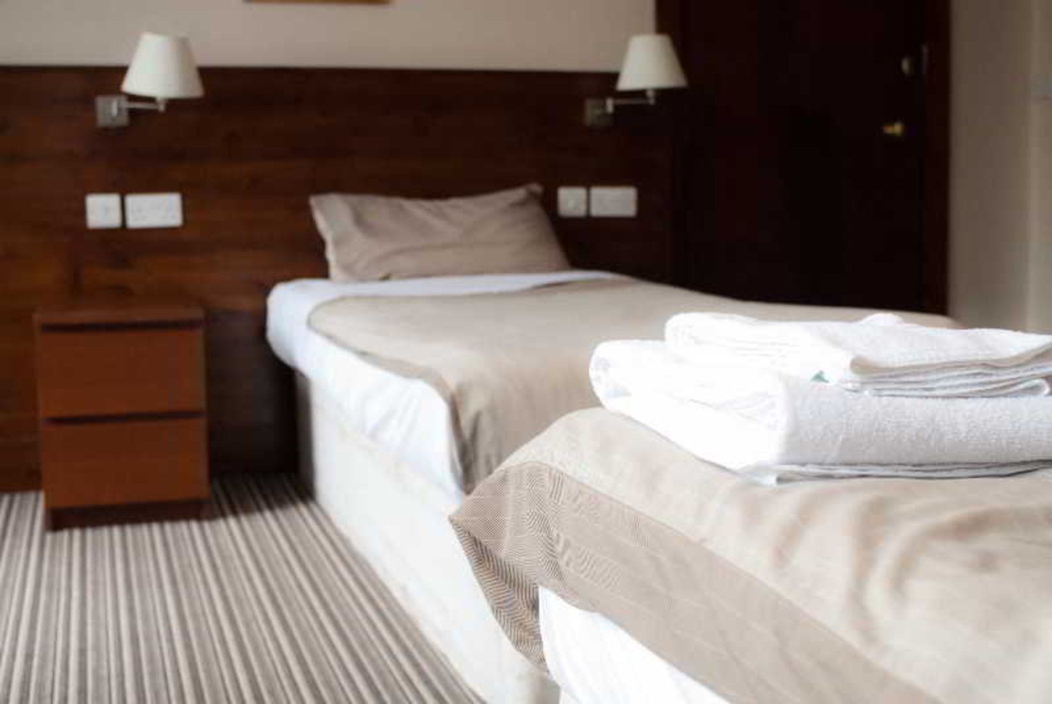 ROOM, SINGLE