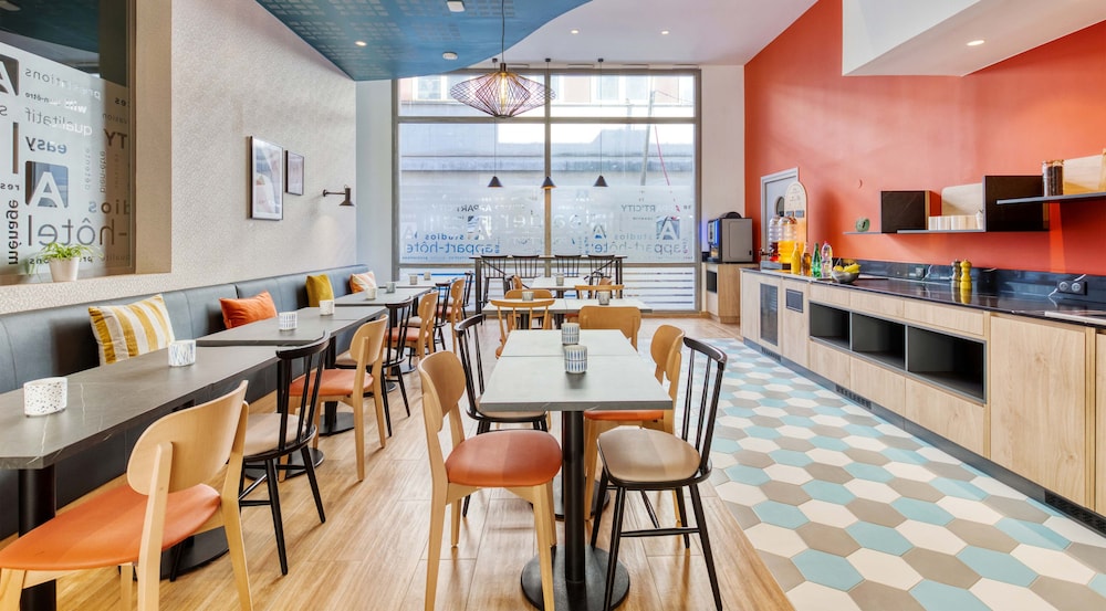 restaurant cafeteria