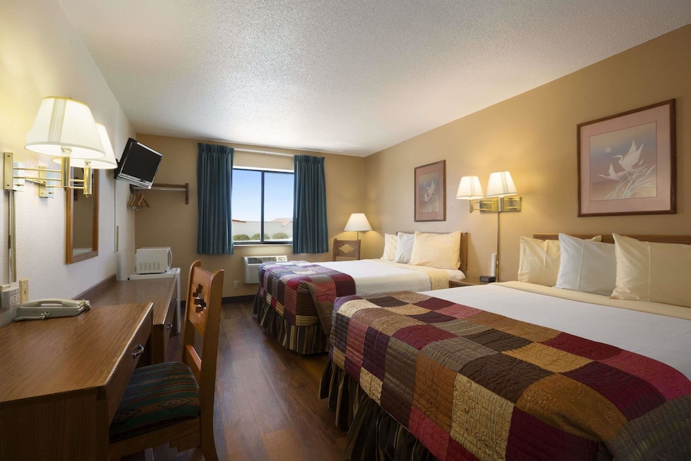 Super 8 by Wyndham Las Vegas 10/26