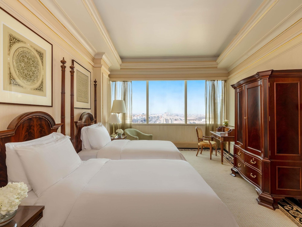 DELUXE, TWIN BEDS