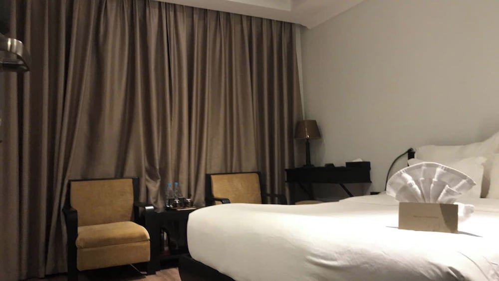 Orchid Hotel 35/71