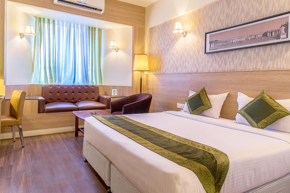 Treebo Grand Emerald Pune 17/50