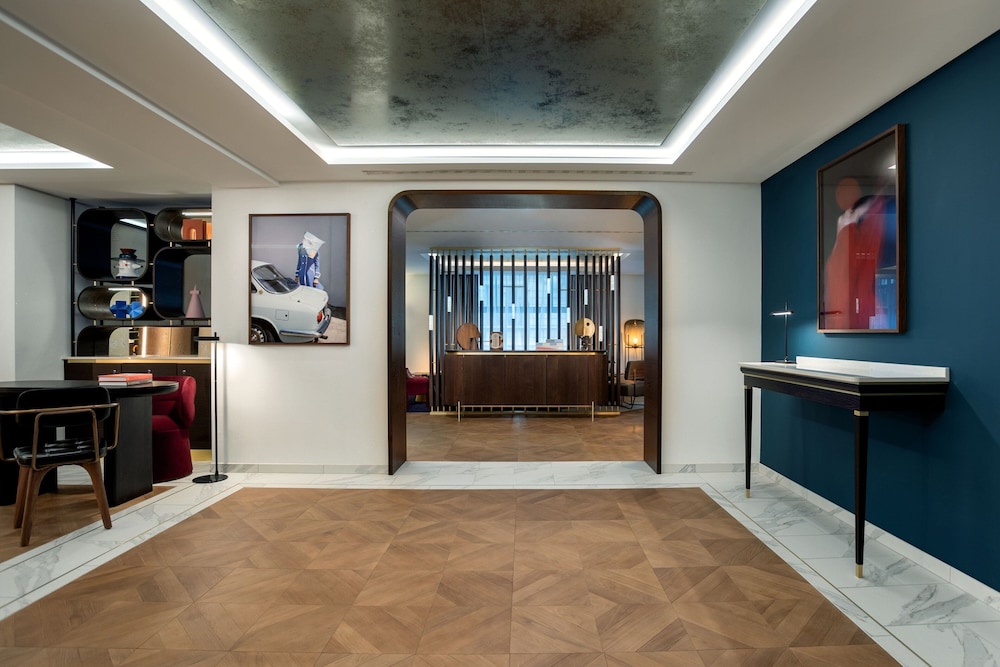 Lobby at Neues Schloss Privat Hotel Zurich, ZURICH