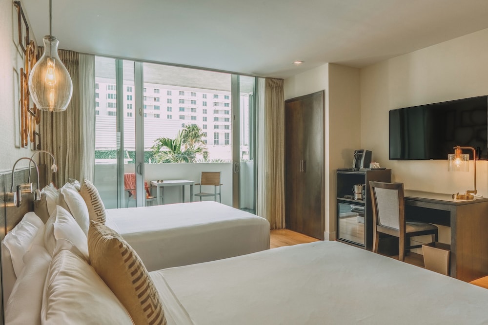 ROOM, 2 QUEEN BEDS, POOL VIEW, BALCONY