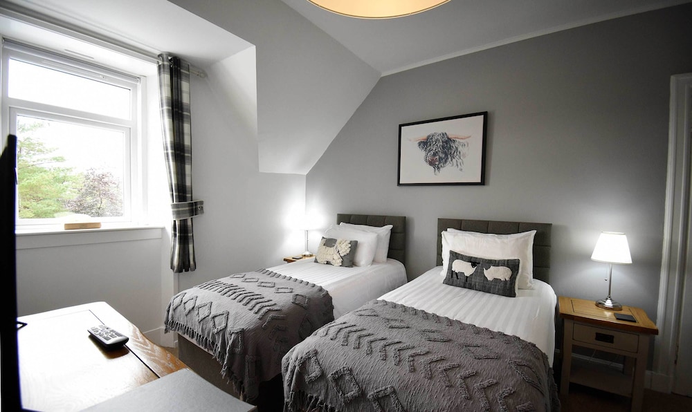 Atholl House Hotel 11/50
