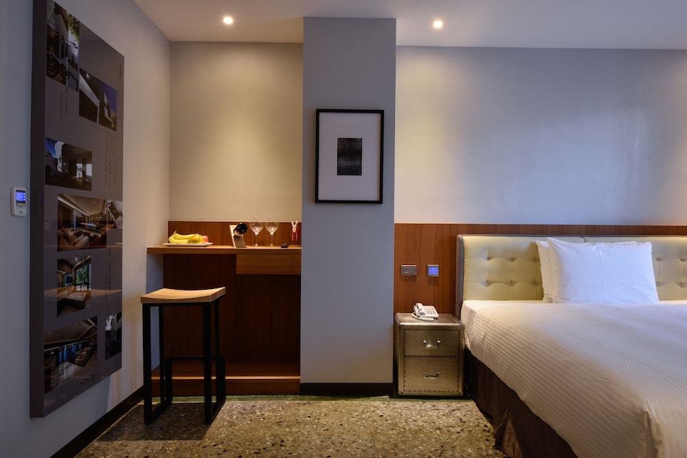 DELUXE, DOUBLE BED