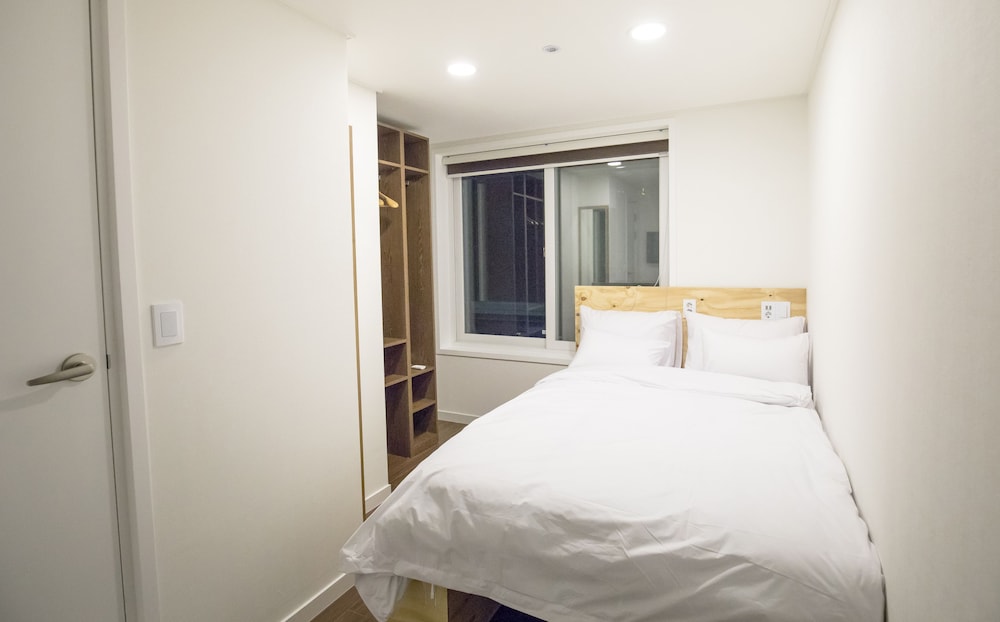 Room, Double Bed