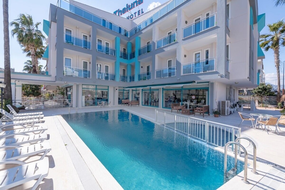 Theluna City Hotel 2/16