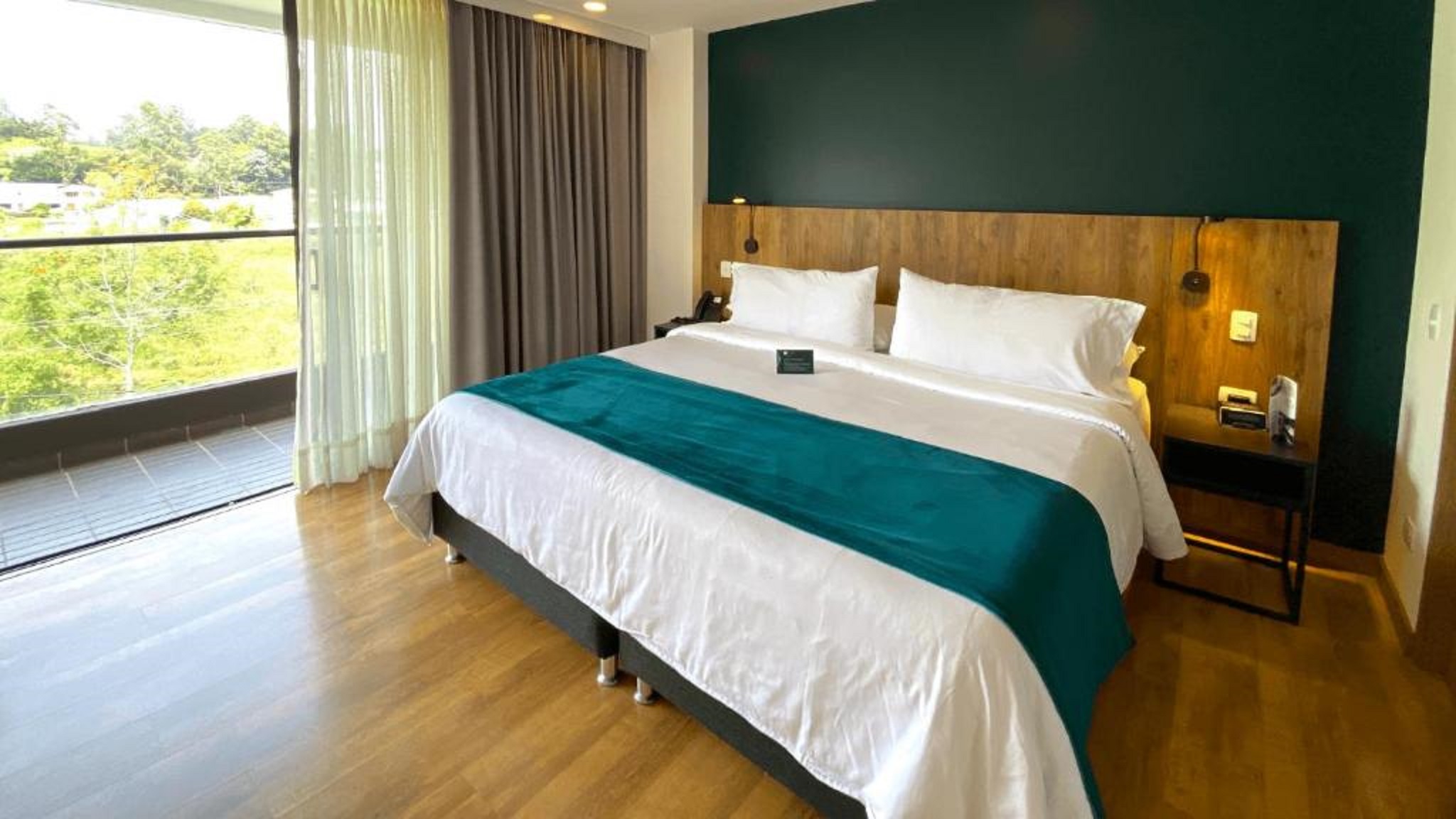 Suite, Lake View