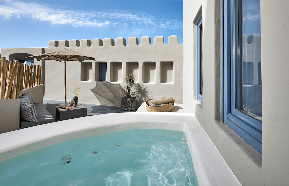 Luna Santorini Suites 28/50