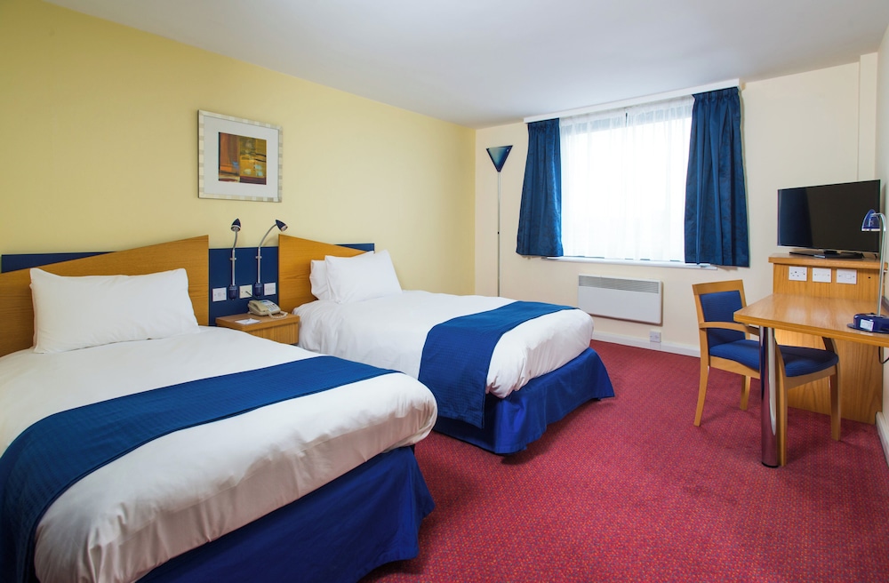 HOLIDAY INN EXPRESS BRADFORD CITY CENTRE 13/45