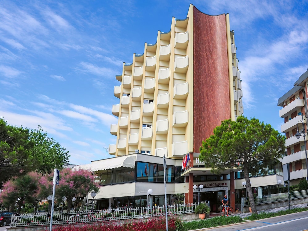 Hotel Colorado 2/76