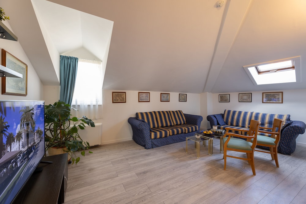 Hotel Villa Fontana 33/50