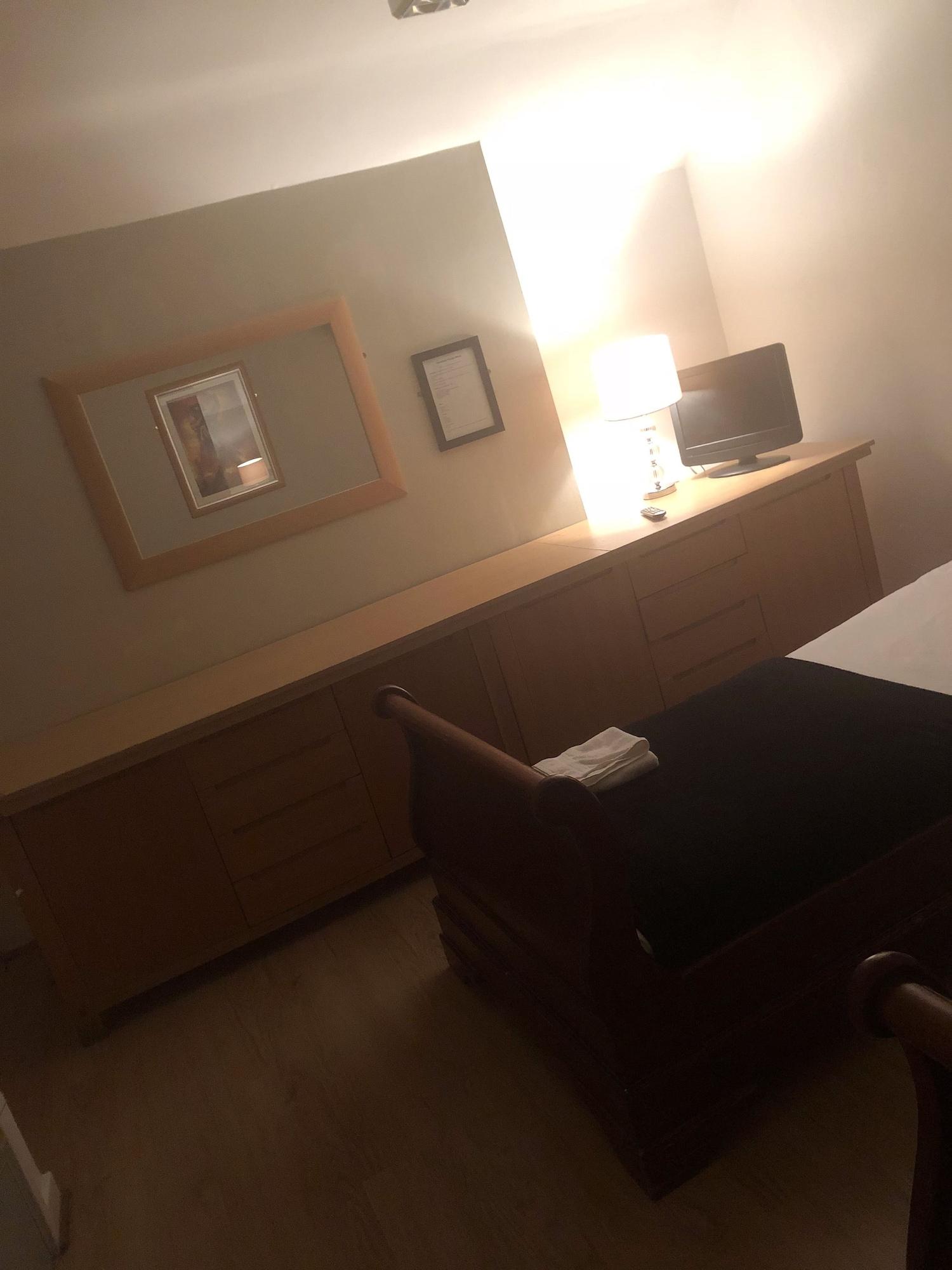 Hendham House Hotel 33/51