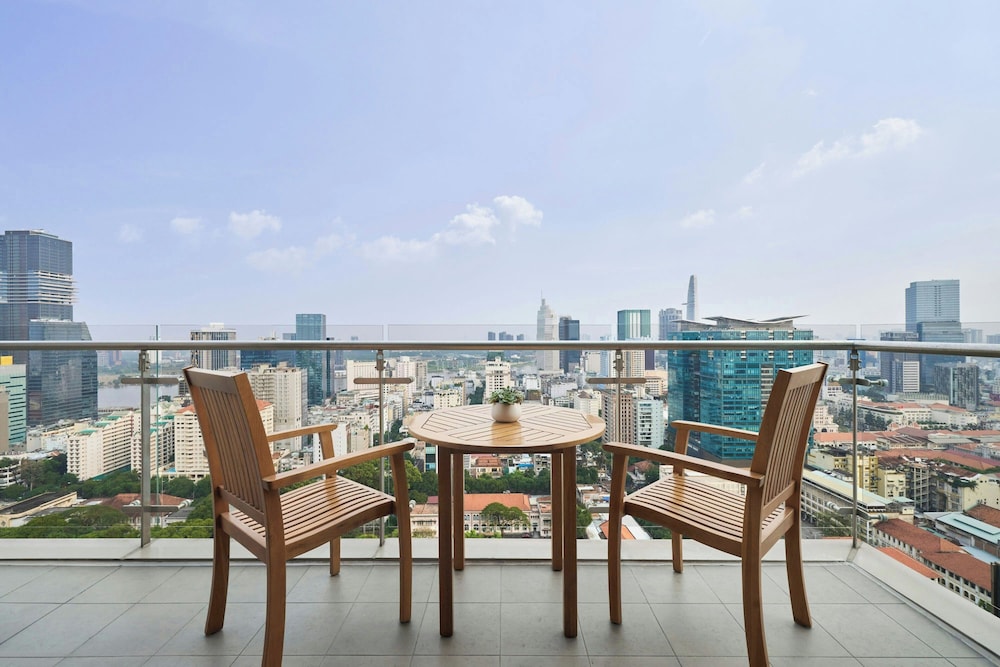 JW Marriott Hotel & Suites Saigon, The Apartments 23/49