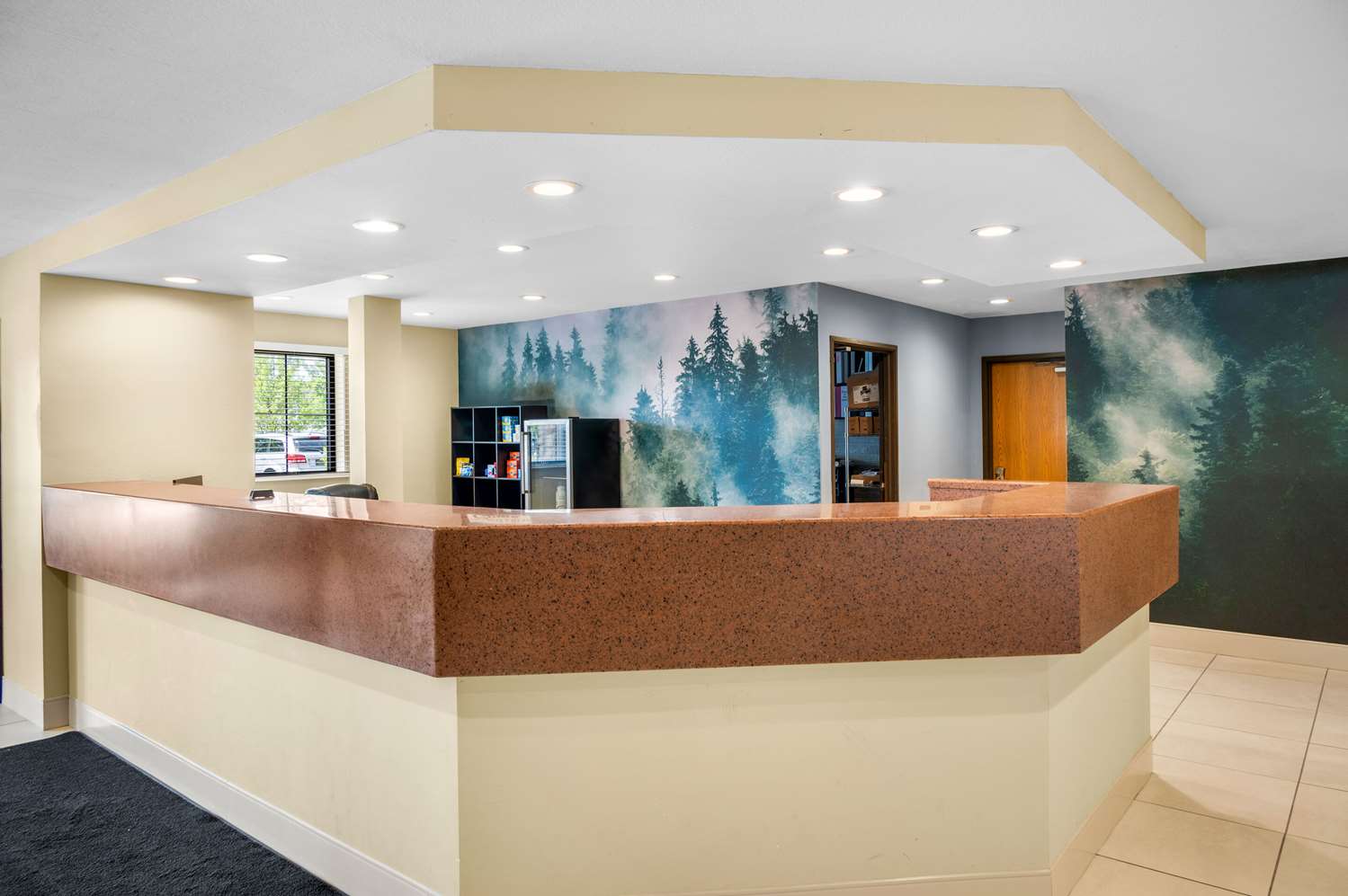 White Pines Inn & Suites of Holland 5/48