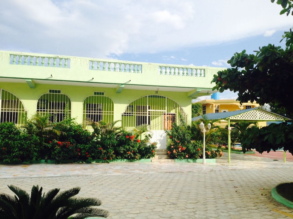 La Cayenna Hôtel Et Restaurant 4/39