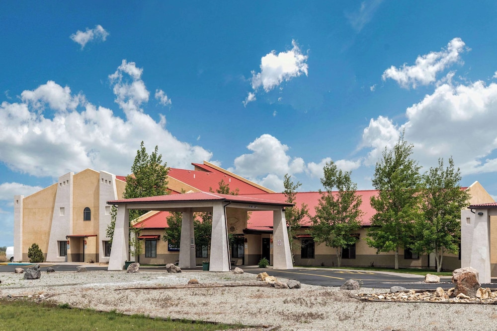 Comfort Inn Suites 3/75