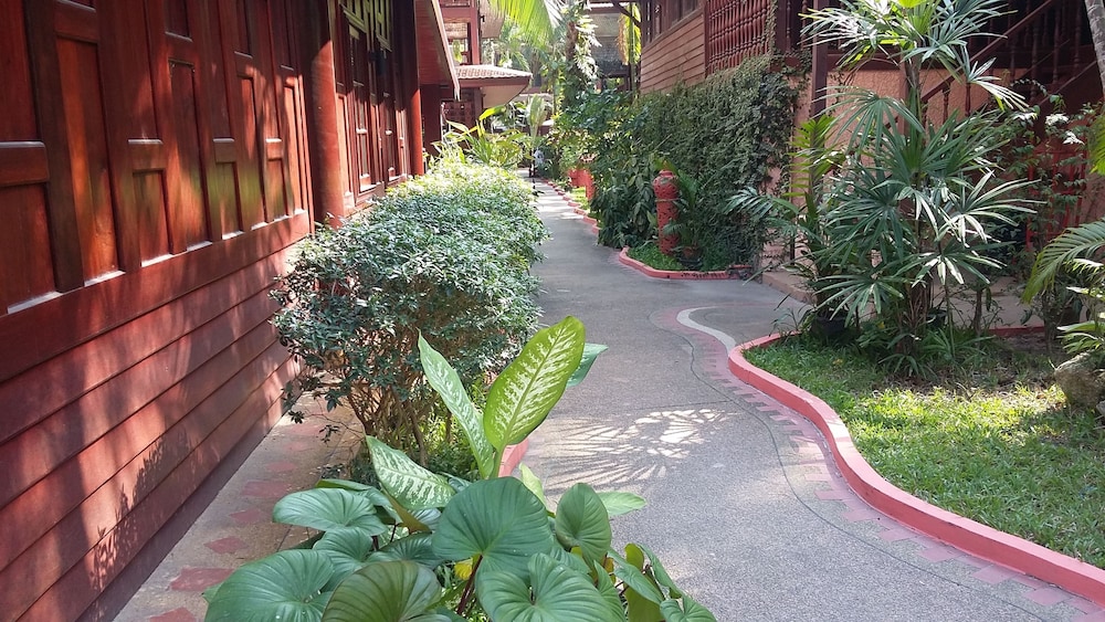 Royal Phawadee Village 37/40