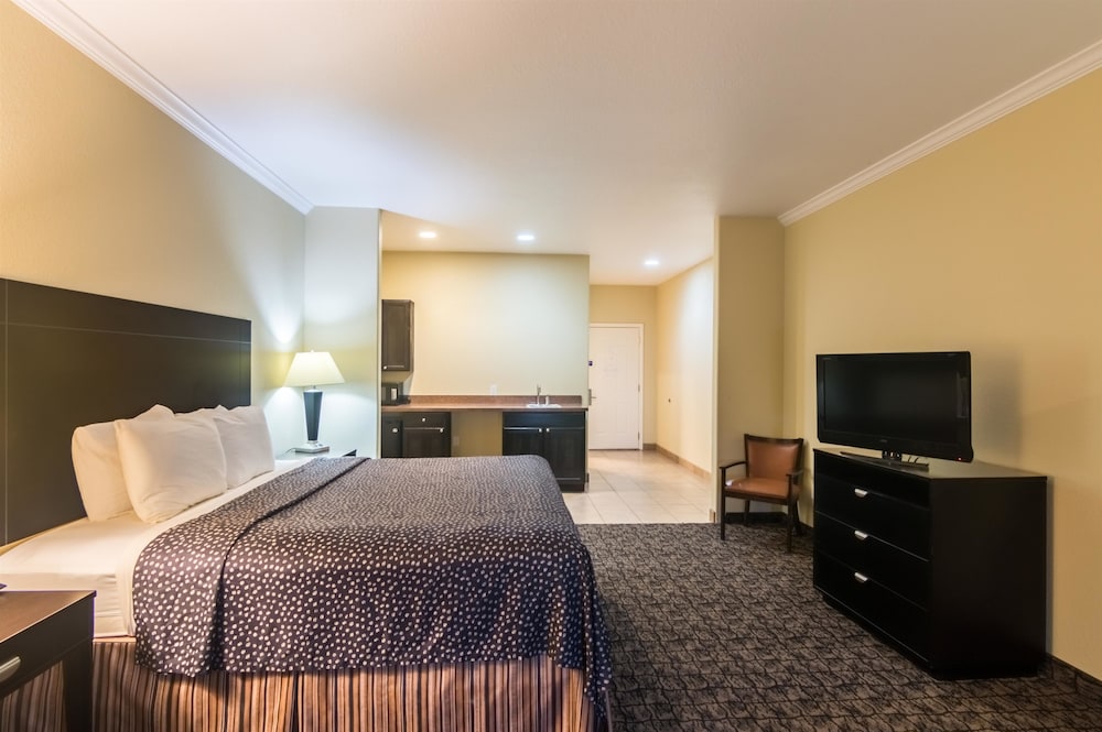 Econo Lodge Inn and Suites Colorado City, TX 14/47