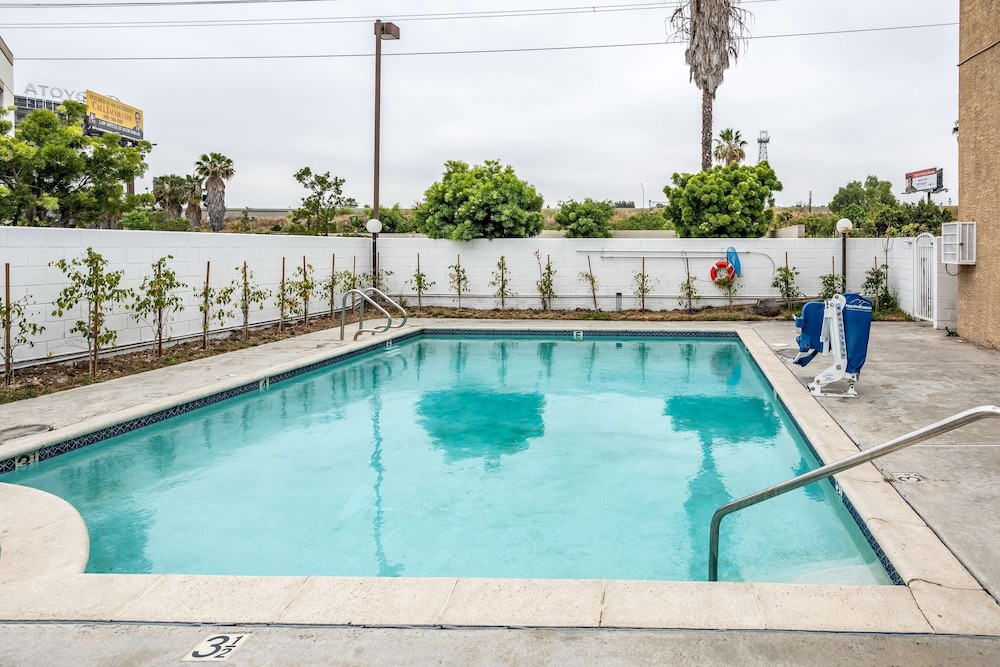 Motel6 Gardena, CA - South 13/25