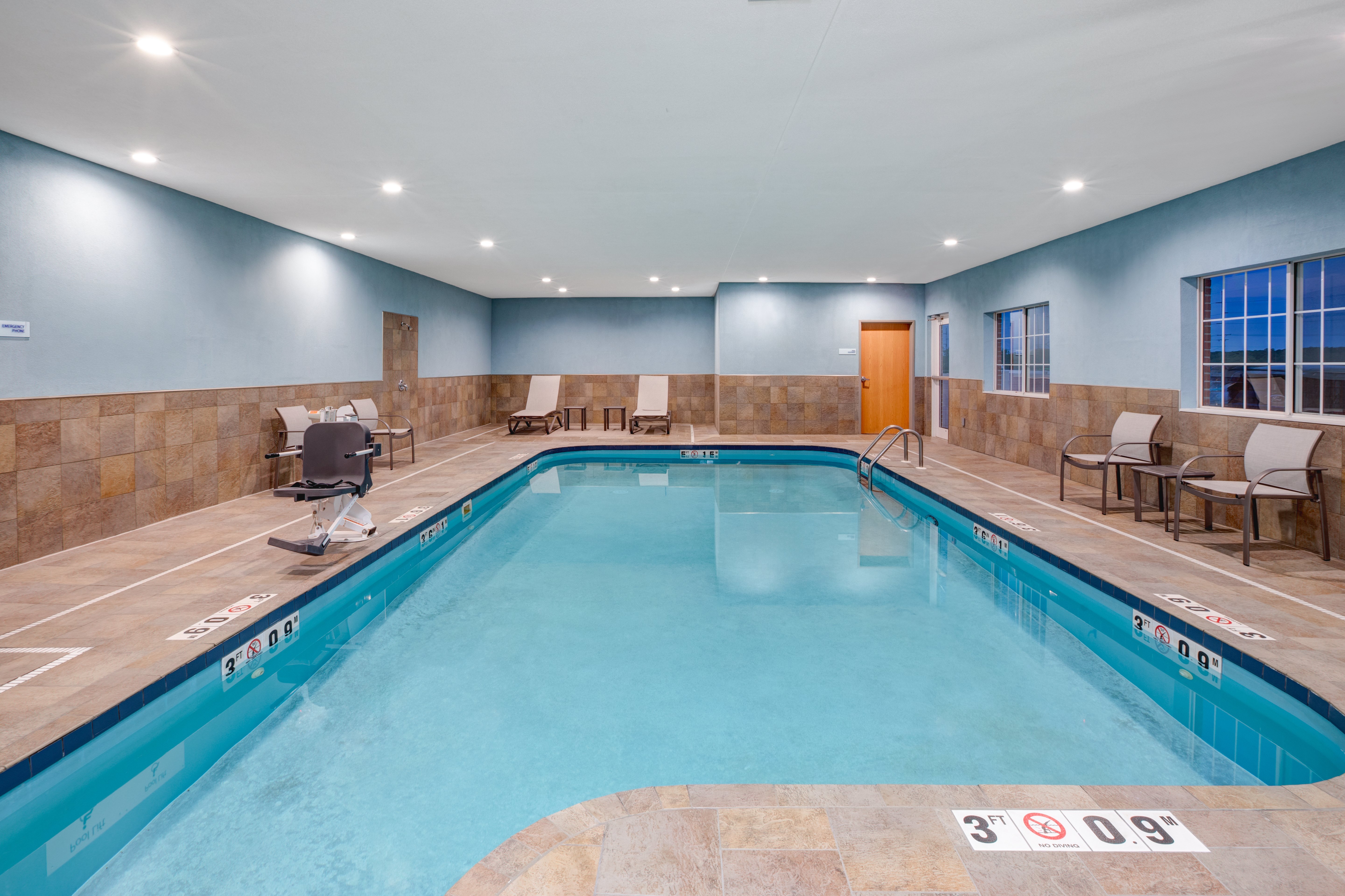 Holiday Inn Express Hotel Suites Defiance 30/52