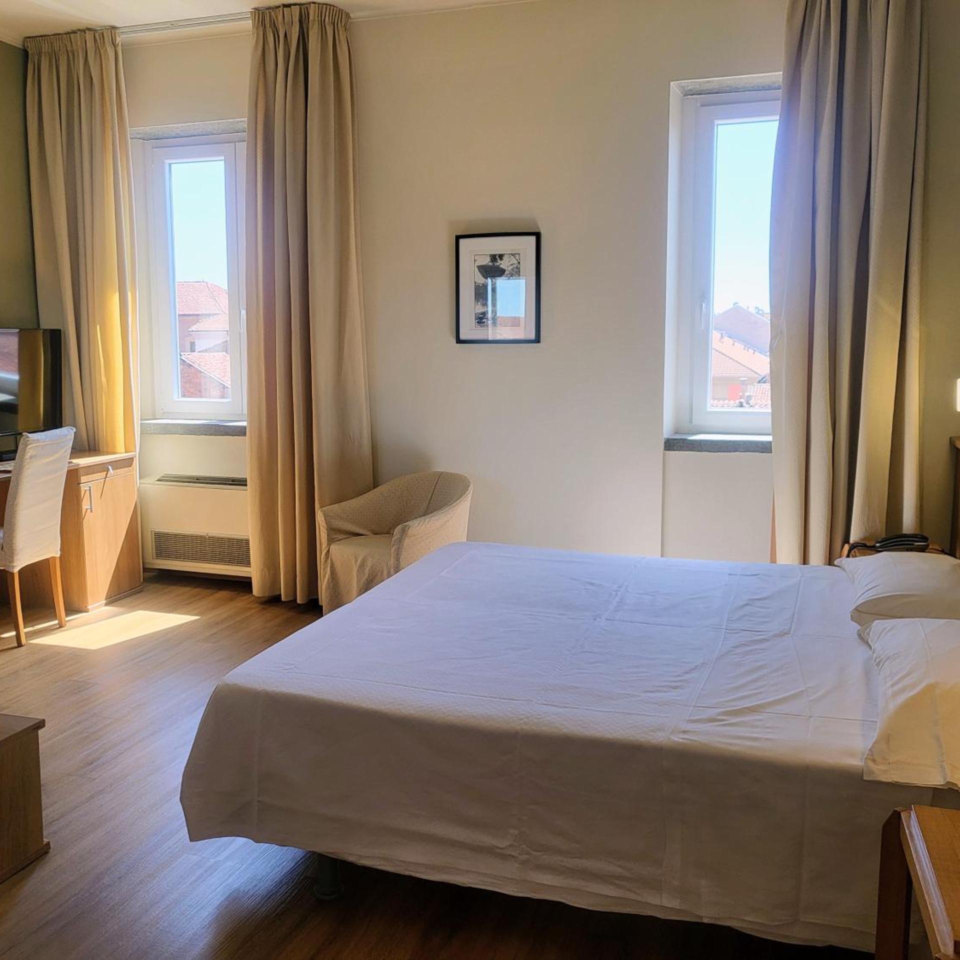 Superior, Double Bed, Hotel Lux 2/10