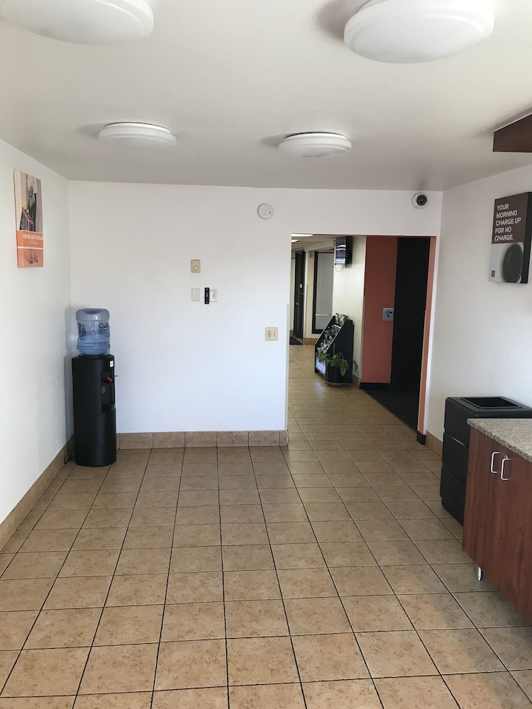 Motel6 Saint Paul, MN - I-94 11/54