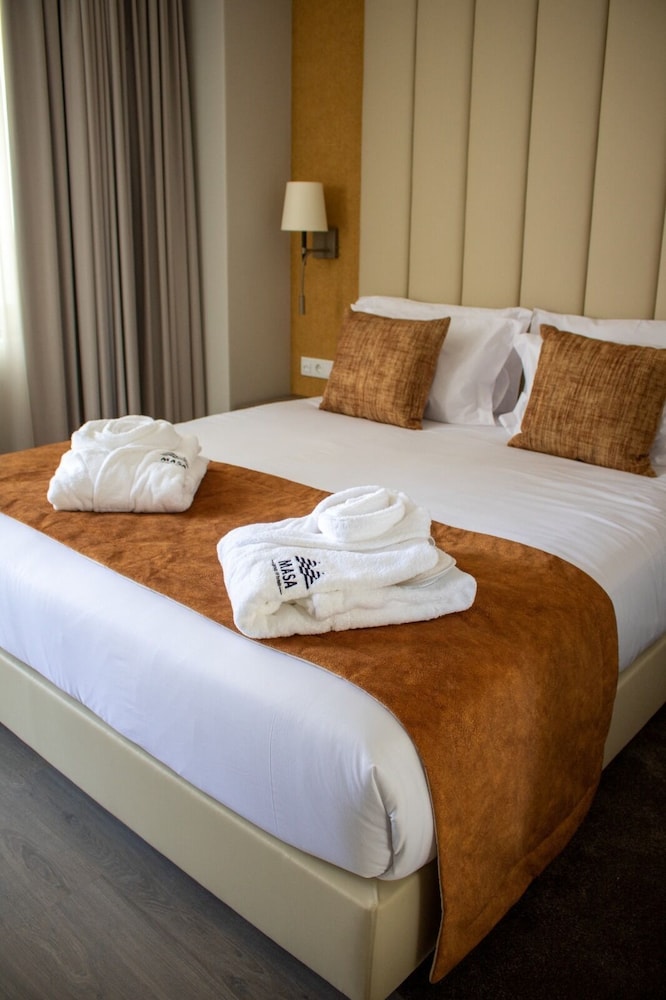 CLUB, PRIVILEGE, DOUBLE BED