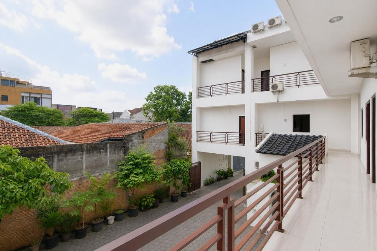 Hotel O near Pakuwon Mall formerly House Of Alfita in Catur Tunggal