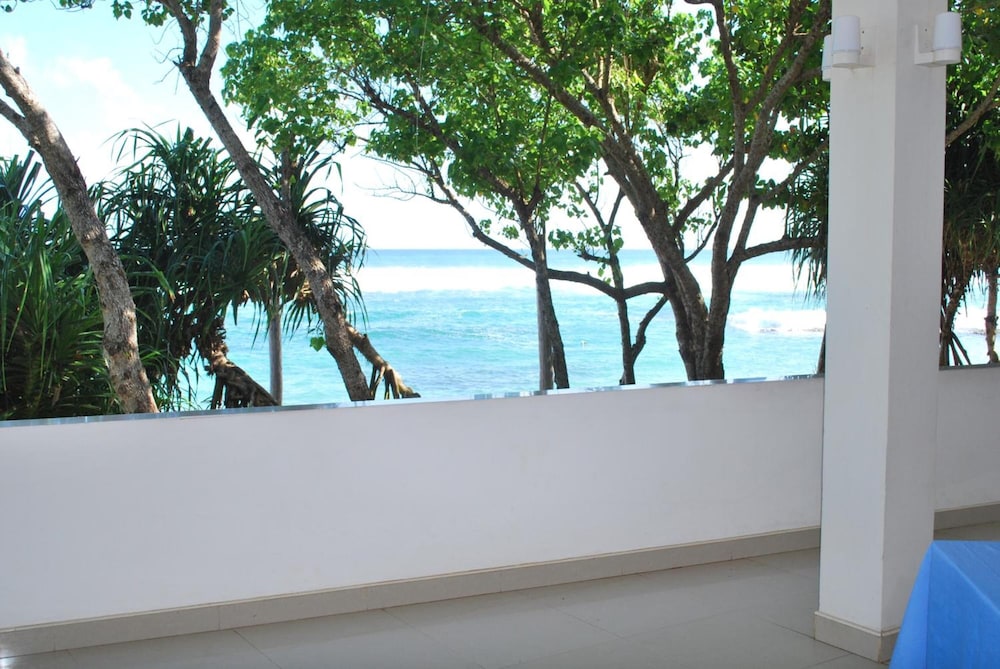 Paradise Beach Resort 5/50