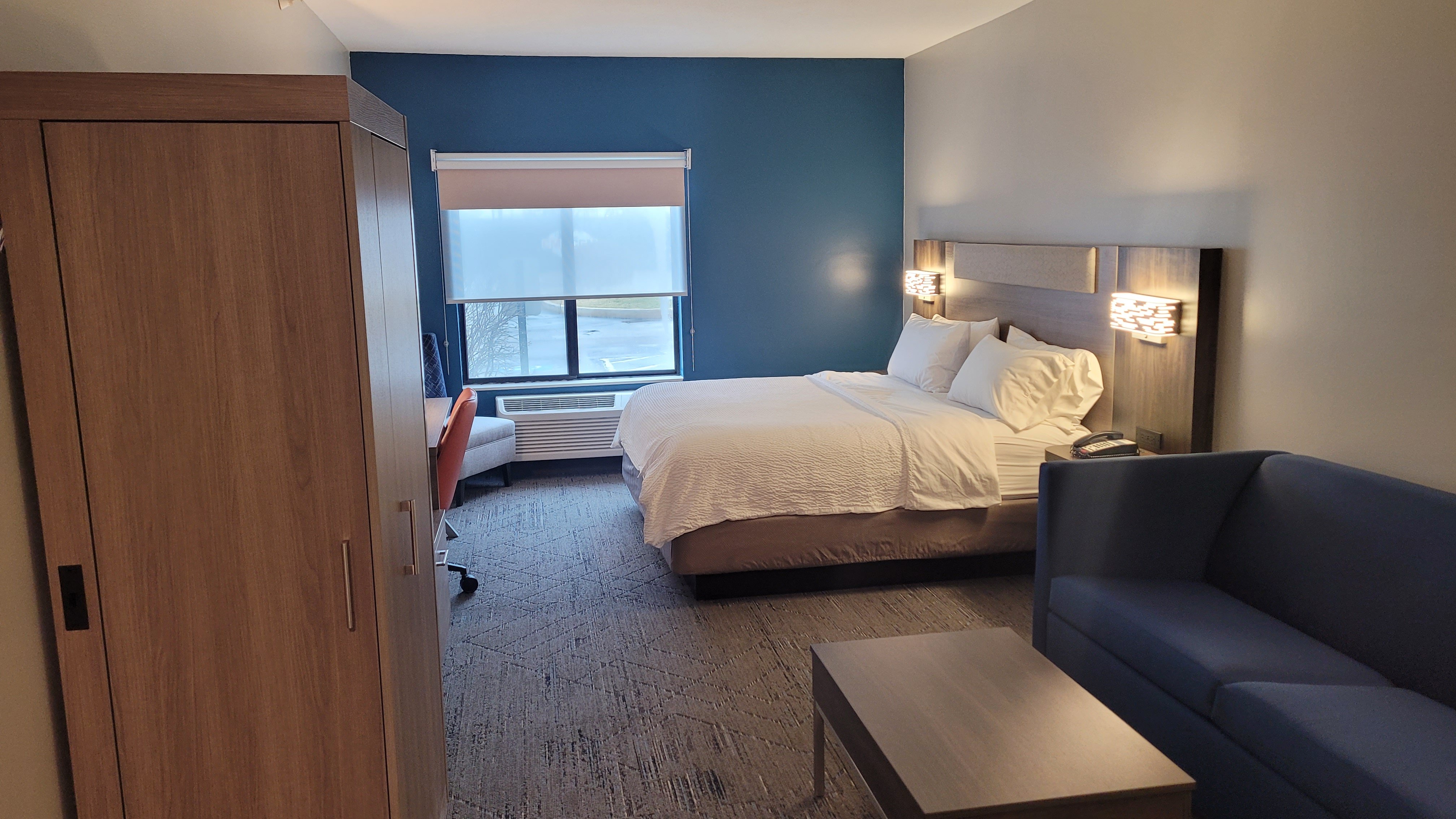 Holiday Inn Express Hotel Suites Plymouth 28/82